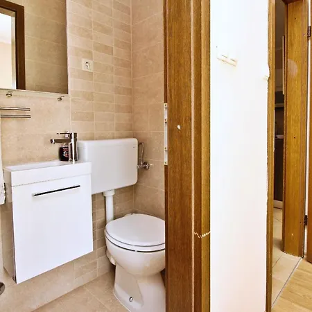 Ivanka-200m Vom Meer, Balkon, Meerblick Apartment